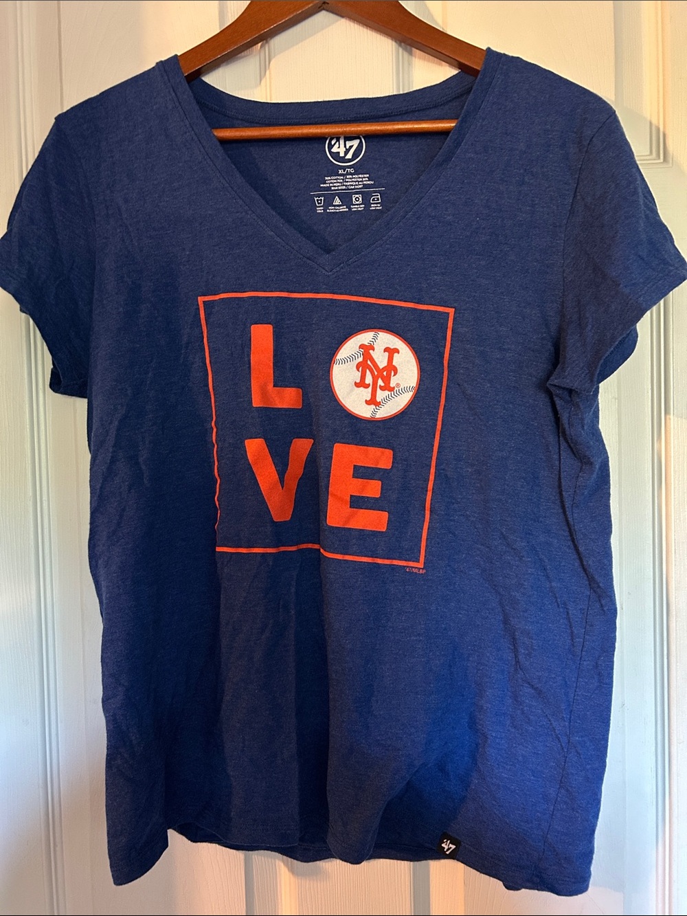 '47 Women's Navy V-Neck Tee with Orange LOVE Mets Graphic